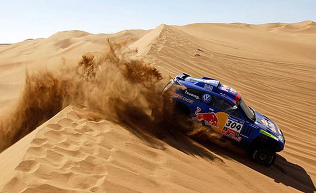 En el rally Dakar 2013, considerada la competencia más dura del planeta, participaron 459 vehículos, 189 motos, 155 coches de acompañamiento, 75 camiones, 40 cuatrimotos y se recorrieron 8.400 kilómetros en 14 etapas.