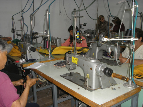El sector manufacturero es el más afectado por la entrada del TLC. Foto Femur.