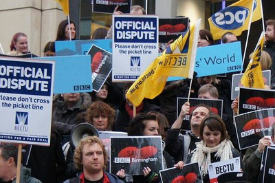 Personal de la cadena británica pide cesen los despidos (Foto: Archivo)