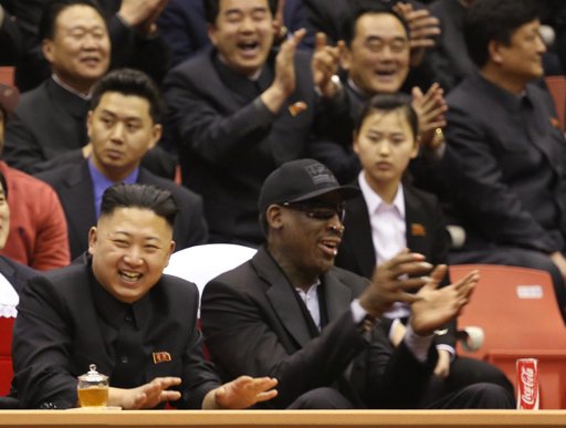 El gobernante de Corea del Norte, Kim Jong Un, a la izquierda, y el ex astro de la NBA, Dennis Rodman.