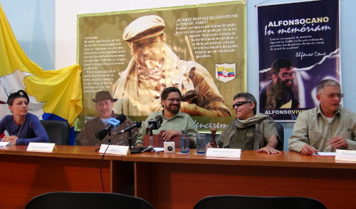 Parte de la Delegación de Paz en La Habana, Cuba, en pasada rueda de prensa con medios internacionales.