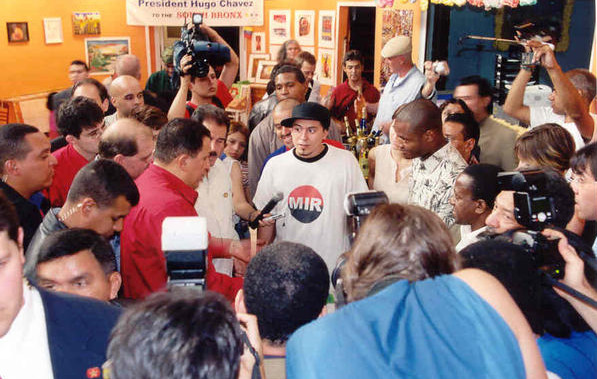 Conversando con el comandante Chávez durante su visita al South Bronx, en Nueva York.